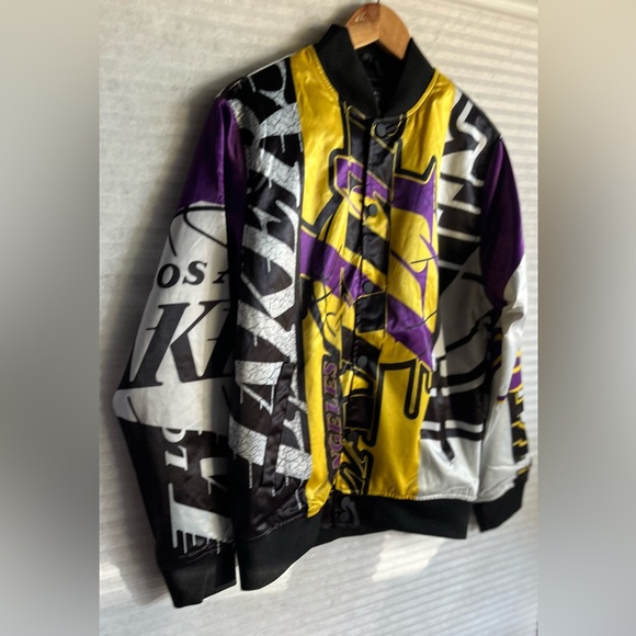 LA Lakers NBA Jacket Pro Standard Mens Medium Black Mashup Satin Bomber - Picture 2 of 11